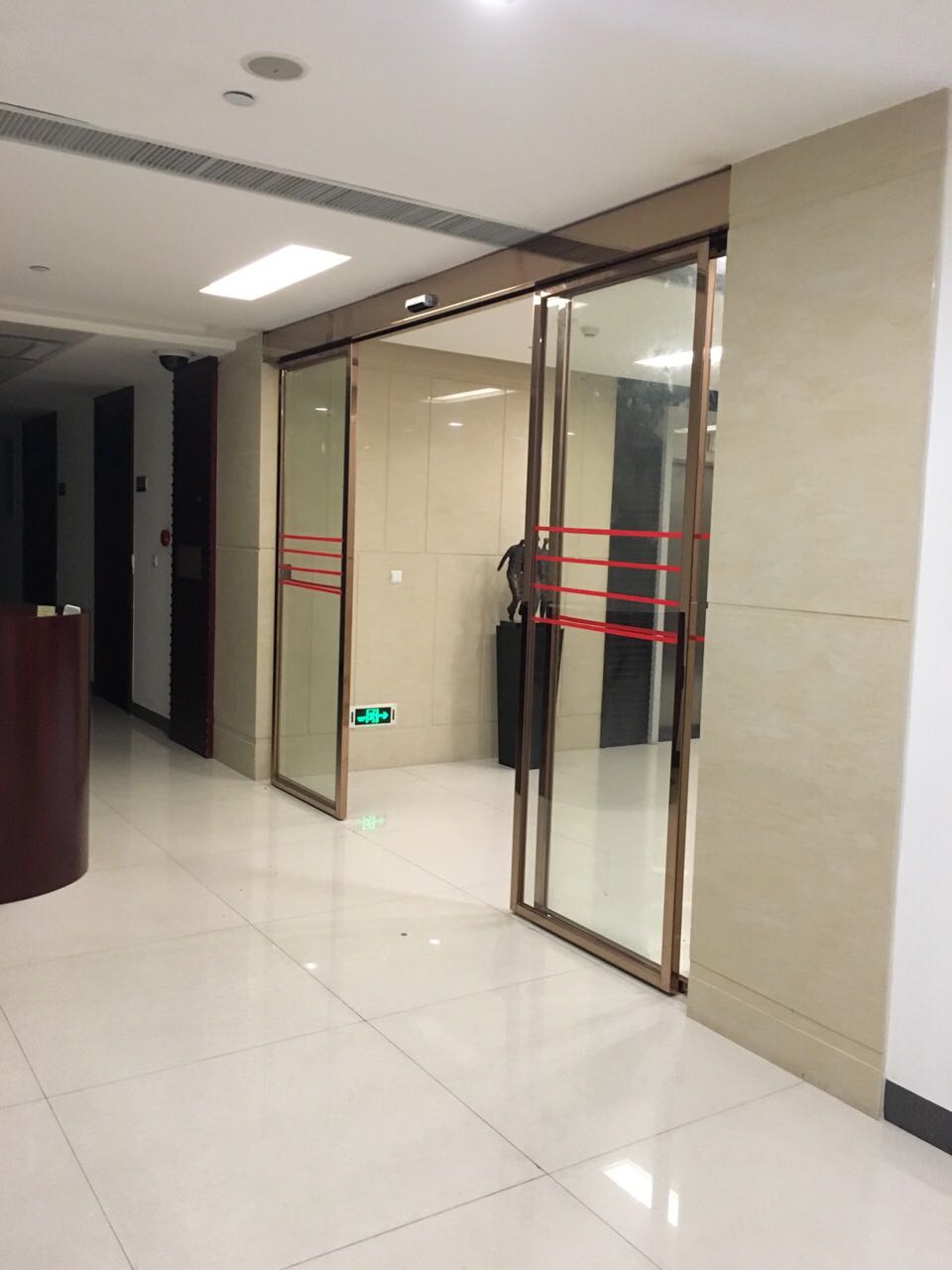 玻璃玫瑰金不锈钢框感应自动门